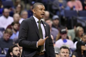 Phoenix Suns head coach Earl Watson (AP Photo/Brandon Dill)
