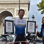 British cyclist Mark Beaumont (C) poses for pictures with Guinness World Records certificates after arriving at the Arc de Triomphe in Paris on September 18, 2017 to complete his tour around the world in 78 days. British adventurer Mark Beaumont bettered the fictional exploits of Phileas Fogg -- by going around the world in under 80 days on a bicycle. The 34-year-old Scotsman set a new world record for circumnavigating the globe on a bike when he arrived at the Arc de Triomphe in Paris on the night of September 18, 78 days after setting out from the landmark in the centre of the French capital. / AFP PHOTO / CHRISTOPHE ARCHAMBAULT