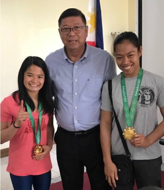 Philippine Sports Commission (PSC) chairman William "Butch" Ramirez, center, presents to the media Meggie Ochoa, left, and Annie Ramirez, the jiu-jitsu gold medalists in the last Asian Indoor and Martial Arts Games in Ashgabat, Turkmenistan. (MB photo | Waylon Galvez)