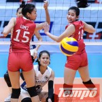 NATIONAL University’s Risa Sato (center) looks on as the ball slips off the defense of Maria Lopez (left) and Laizah Bendong of University of the East during UAAP volleyball action at Filoil Flying V Centre in San Juan. (MB photo | Rio Leonelle Deluvio)