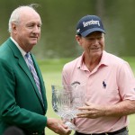 Tom Watson celebrates with the trophy after winning the Par 3 Contest. (Jamie Squire/Getty Images/AFP)