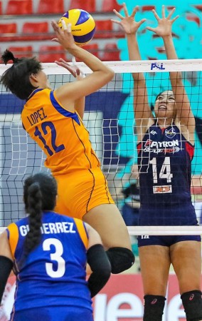 Mikaela Lopez of Generika-Ayala vs Chloe Cortez of Petron