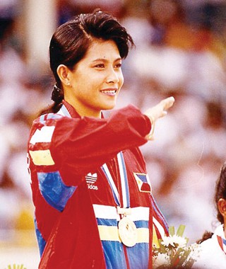 Lydia de Vega-Mercado provides star power in today’s Palarong Pambansa’s opening in Vigan City. (MB File photo)