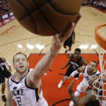 Utah Jazz forward Joe Ingles (2) drives to the basket. (AP Photo/Eric Christian Smith)