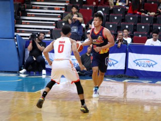 James Yap of Rain or Shine guarded by Paolo Taha of NorthPort (PBA Images)