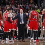 The Chicago Bulls huddle up during a game against the Utah Jazz (JEFF HAYNES / NBAE / Getty Images / AFP)