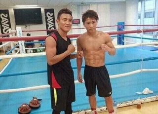 Filipino prospect KJ Cataraja (left) strikes a pose with Japanese KO sensation Naoya Inoue during a break in their recent training camp in Japan. (Photo by KJ Cataraja)