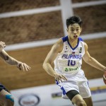 Sean Dave Ildefonso drives against an Argentine defender (FIBA.com)