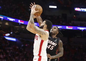 VanVleet erupts as surging Rockets eke past sliding Heat