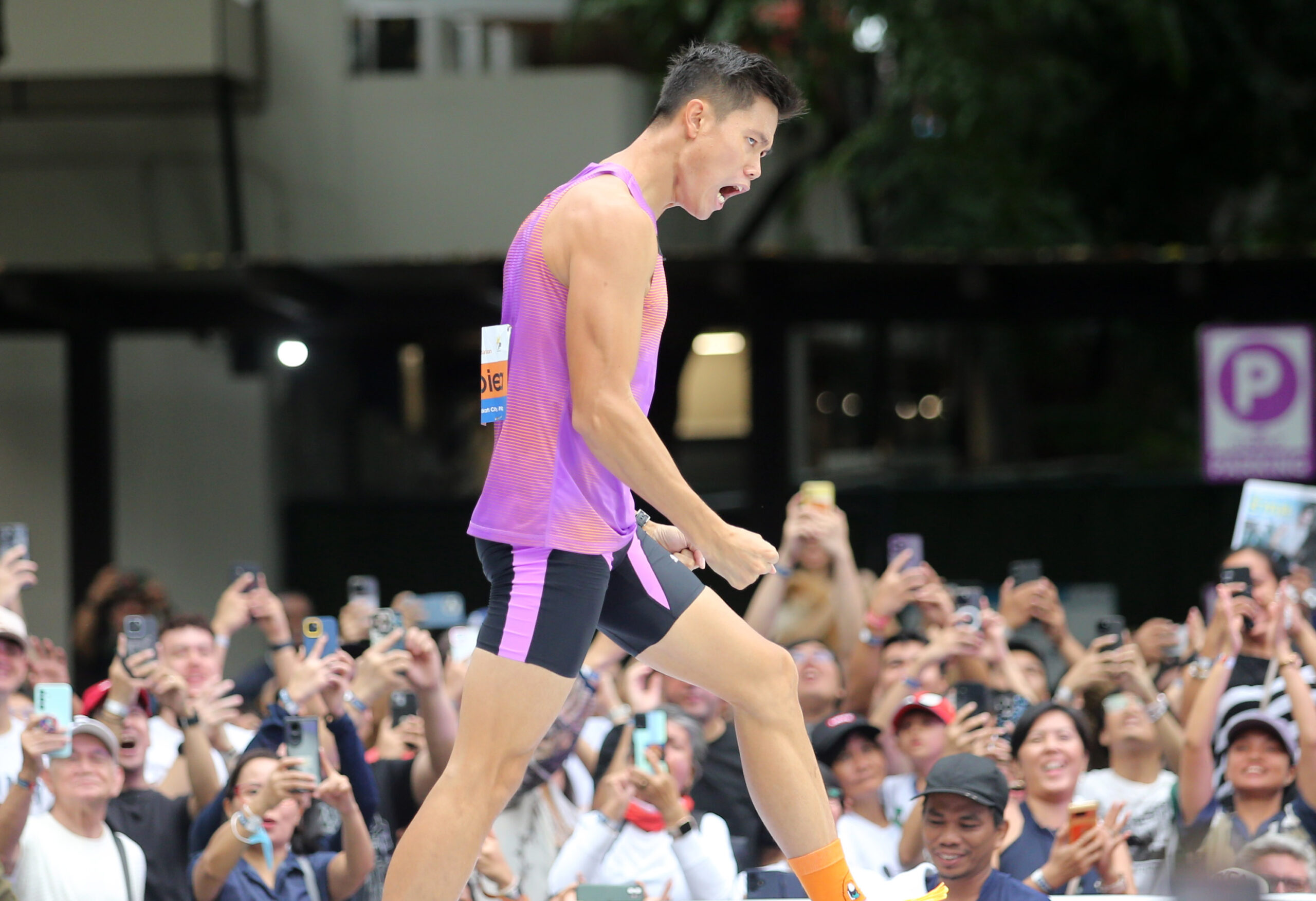 EJ Obiena matches season-best to top Atletang Ayala World Pole Vault ...
