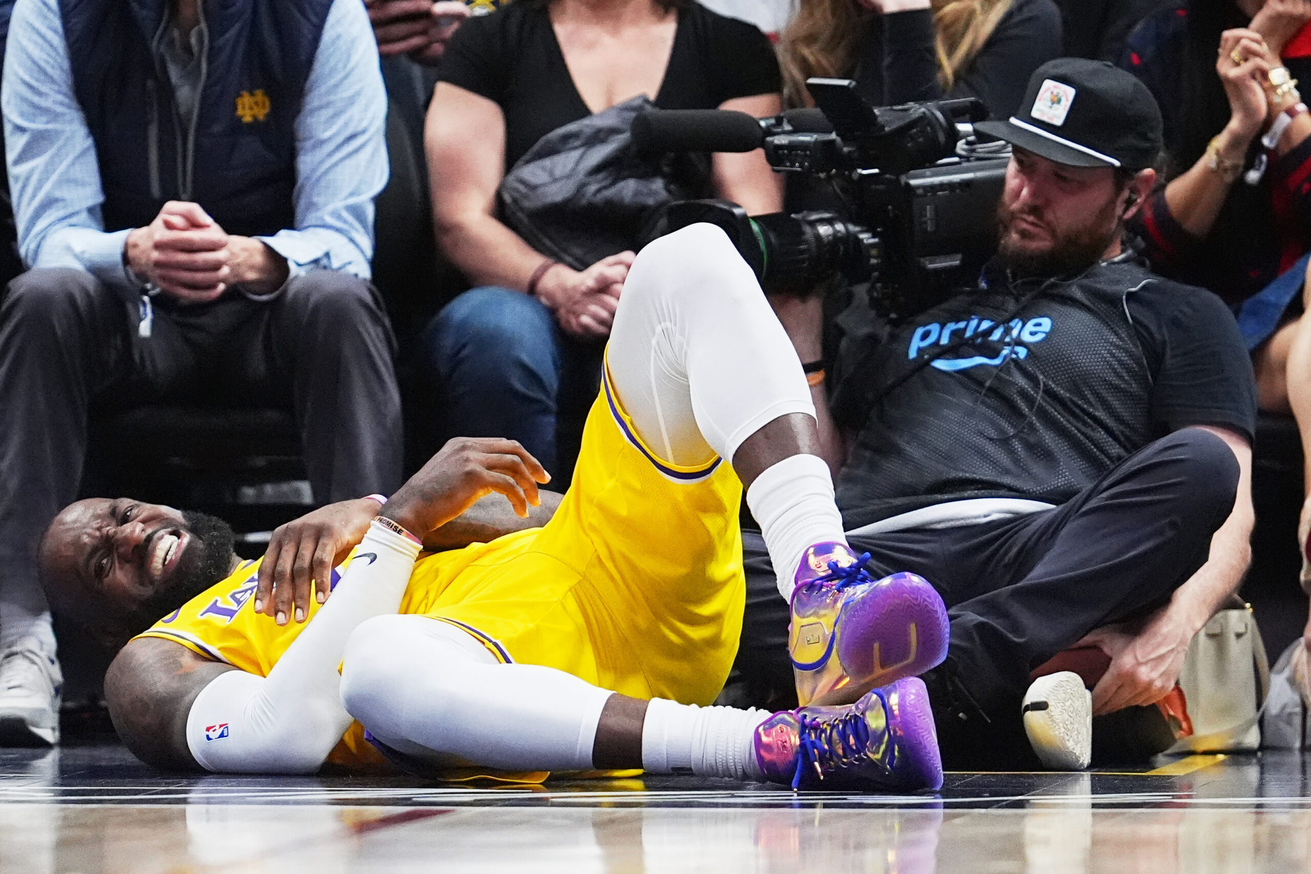 LeBron James breaks NBA career field goals record in Lakers’ loss to ...